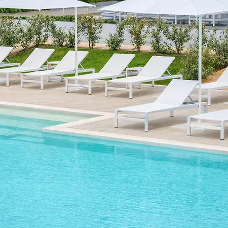 Hotiday Punta Sardegna 3*