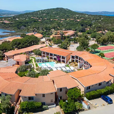Hotiday Punta Sardegna 3*