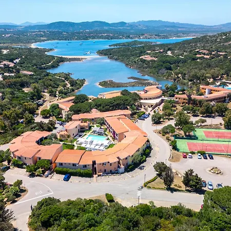 Hotiday Punta Sardegna 公寓式酒店 波尔图拉斐尔