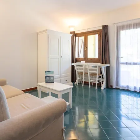 Hotiday Punta Sardegna Aparthotel